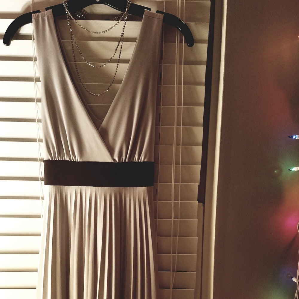 Dress - Picture 1 of 3